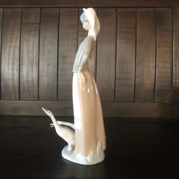 Girl With Geese #1035 Spanish Lladro